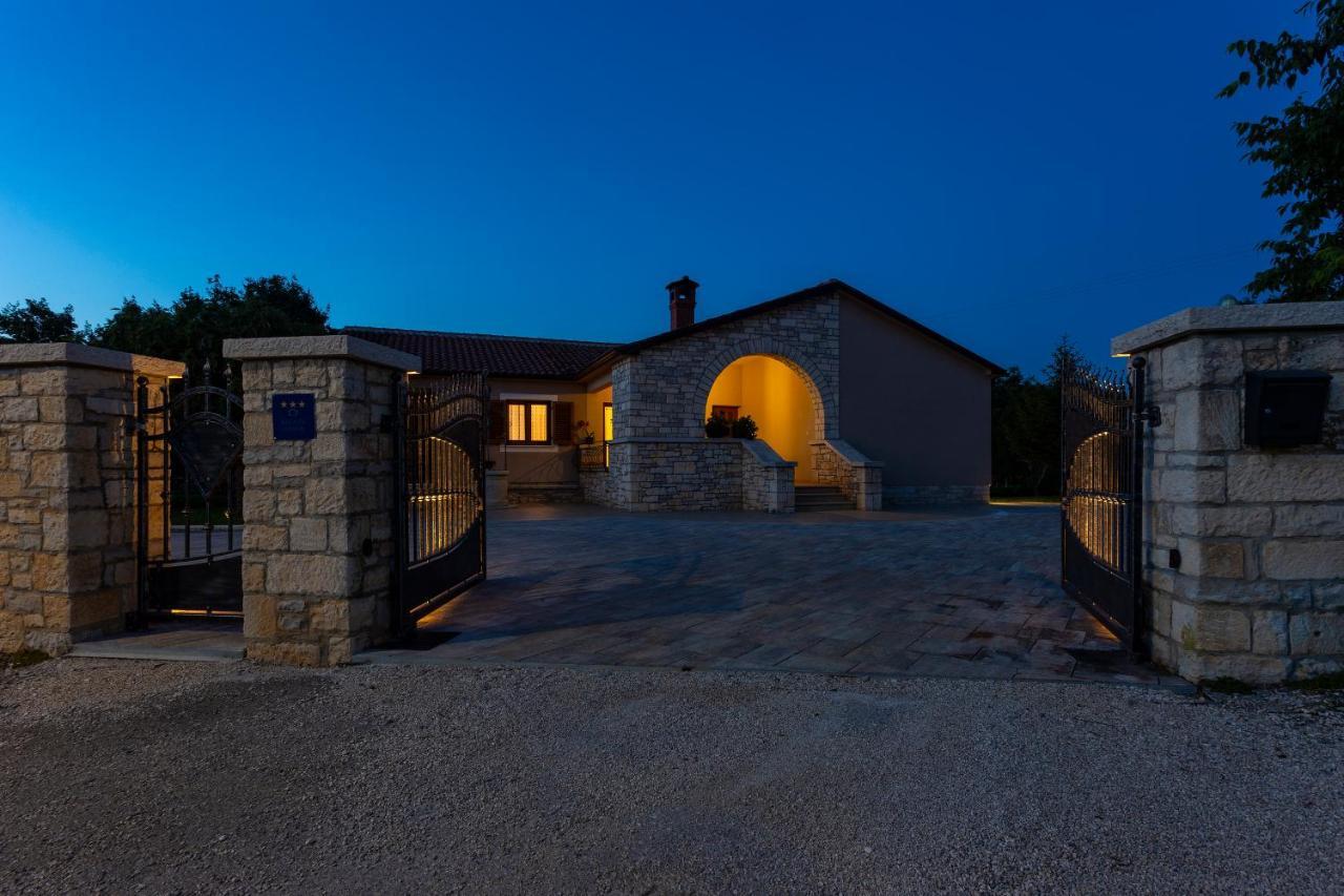 Villa Krizanci Žminj Exterior foto